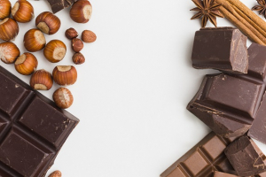 عکس با کیفیت شکلات کاکائویی با فندق